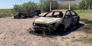 Localizan dos vehículos calcinados tras enfrentamiento armado en la brecha Aldama – San Ignacio