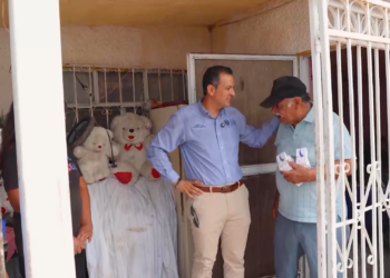 Llevan medicamentos y servicios médicos a familias de la colonia Revolución