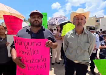 Familias desplazadas por la violencia exigen viviendas al Gobierno del Estado