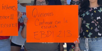Padres protestan por cierre de estancia infantil del ISSSTE en Chihuahua