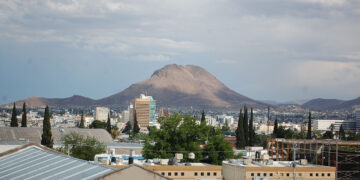 Pronostican fin de semana nublado con probabilidad de lluvias ligeras