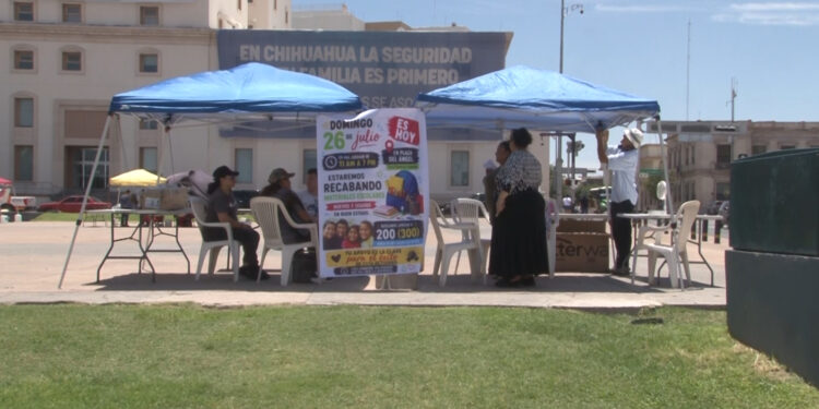 Recolectan útiles escolares en la Plaza del Ángel