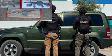 Registran aseguramiento de fusiles y vehículo en operativo