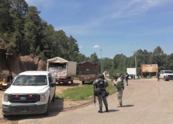 Localizan a tres personas sin vida dentro de camión en Guadalupe y Calvo
