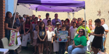 Sahir Rentería y Rafa Loera llevan juguetes a niños del sur de la ciudad