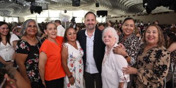 Se reúne Santiago de la Peña con más de 2 mil 600 mujeres