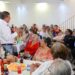 Convive César Jáuregui con vecinos de la colonia 2 de Octubre