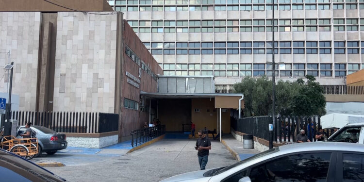 Derechohabientes y empleados reprueban riña ocurrida afuera del Hospital Morelos