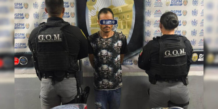 Aseguran importante cantidad de supuesta droga, cartucho y un arma a sujeto en Camino Real