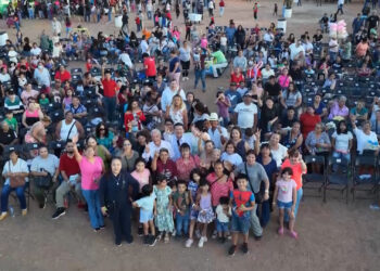 César Jáuregui se reúne con vecinos del norte de Chihuahua