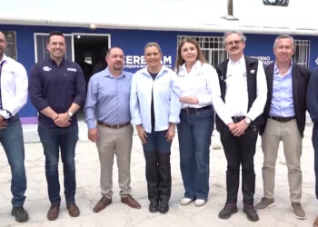 Maru Campos entrega apoyos y supervisa obras durante visita a Creel