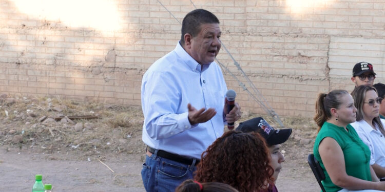 César Jáuregui visita la colonia Granjas del Valle