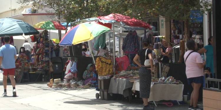 Crece comercio ambulante en el Centro Histórico