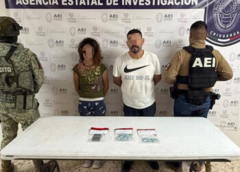 Detienen a pareja con 128 envoltorios de cristal durante cateo en la colonia Dale