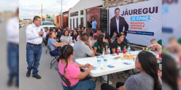 Destaca César Jáuregui la importancia de un gobierno cercano con vecinos de la colonia Las Flores