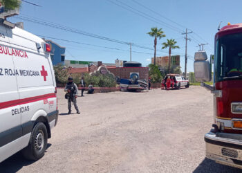 Fallece conductor tras volcadura en la carretera Delicias-Meoqui