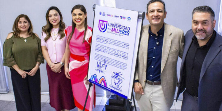 Firman Míriam Soto y Marco Bonilla convenio con Universidad de las Mujeres