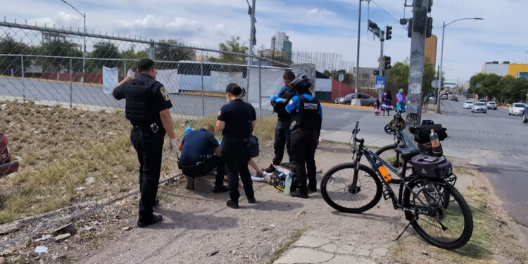 Adulto mayor en situación de calle es hospitalizado tras ser localizado con lesiones en el Centro