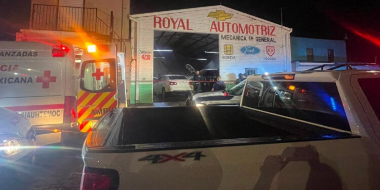 Investigan hecho violento que dejó dos personas sin vida en taller de Cuauhtémoc