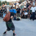 Jóvenes farmean aura en la Plaza del Ángel