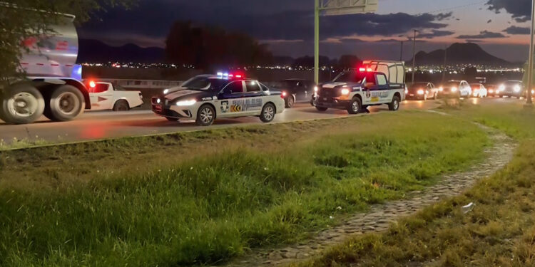 Motociclista derrapa en el bulevar Fuentes Mares