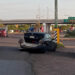 Por andar “viendo” conductora provoca choque secundario tras volcadura de tráiler en la carretera 45