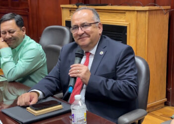 Rivera Campos rechaza “compadrazgos” en sucesión de la UACH
