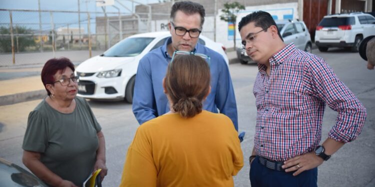 Rafa Loera y Jorge Cruz recorren calles de la colonia Chulavista