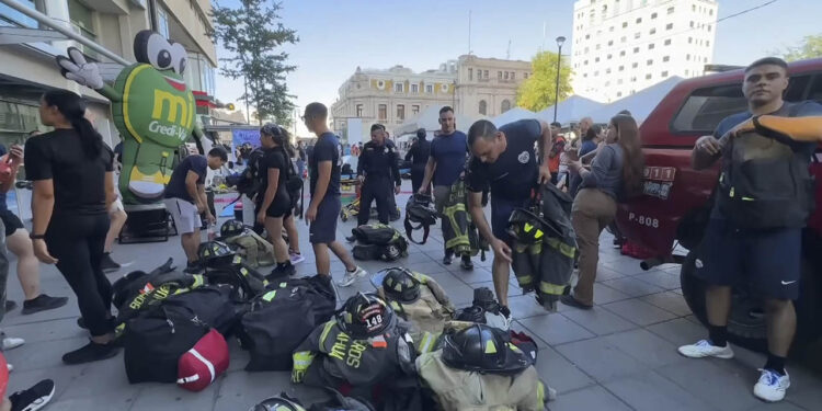 Realizan Carrera Vertical en la Torre del Congreso por el Día del Bombero
