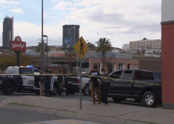 Roban más de 150 mil pesos a mujer en Plaza Saucito