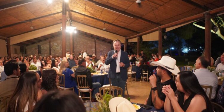 Senador Mario Vázquez celebra su cumpleaños