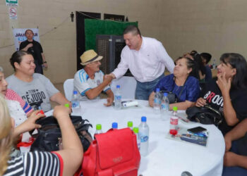 Sostiene César Jáuregui encuentro con vecinos de Granjas del Valle y Riberas