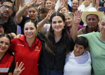 Andrea Chávez encabeza asamblea informativa en Ciudad Juárez