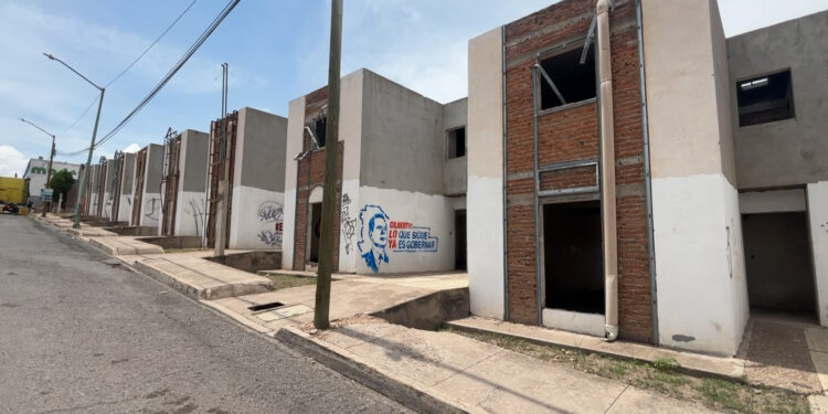 Temen por supuesta radiación en viviendas abandonadas